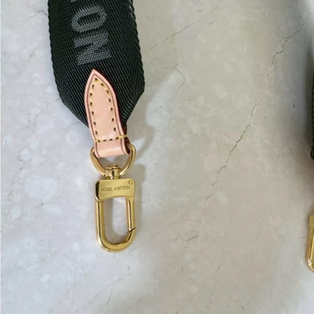 Louis Vuitton bandouliere strap with Gold Buckle - Picture 5 of 7